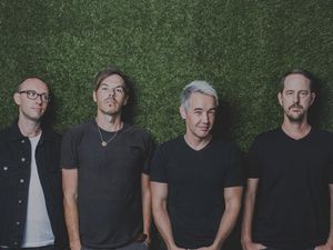 Hoobastank: Kita Bersenang-senang Malam Ini Hoobastank: Kita Bersenang-senang Malam Ini