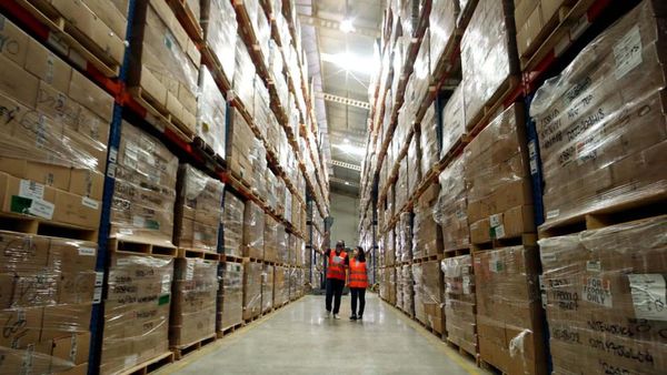 Intip Aktifitas Penyimpanan Produk Kesehatan di Pondok Ungu