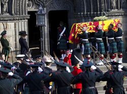 Ganggu Iringan Jenazah Ratu Elizabeth, 3 Orang Ditangkap