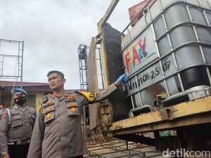 Penimbun BBM di Asahan Selewengkan 3 Ton Solar per Hari Penimbun BBM di Asahan Selewengkan 3 Ton Solar per Hari