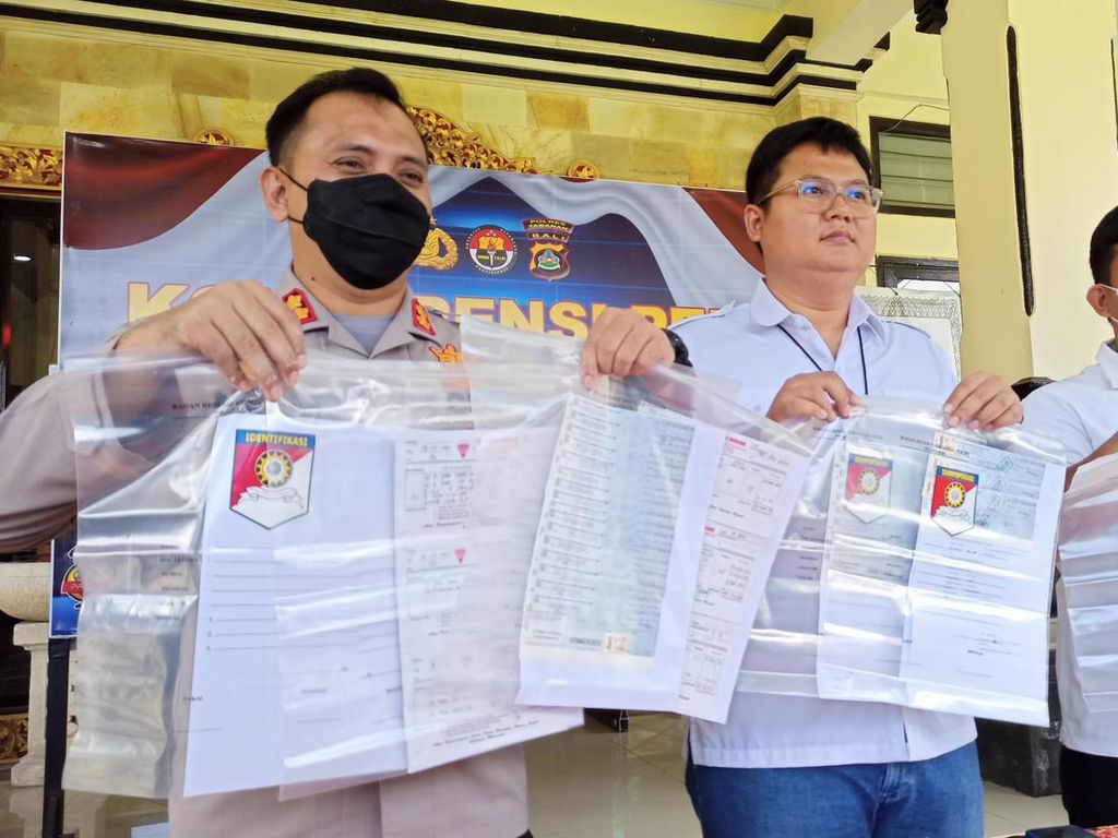 Jual Beli Emas Pakai Cek Kosong, Wanita di Tabanan Diciduk Polisi Jual Beli Emas Pakai Cek Kosong, Wanita di Tabanan Diciduk Polisi