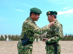 Momen Kapolri Dikukuhkan jadi Keluarga Kostrad di Sukabumi