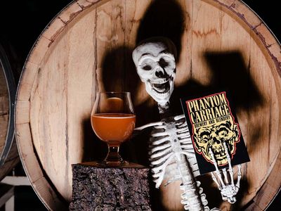 Makan di Restoran Unik Ini Serasa Ada di Rumah Hantu yang Seram