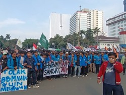 Makin Ramai, Massa Mahasiswa dan Buruh Padati Kawasan Patung Kuda