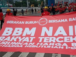 Massa Buruh Demo di Jakpus, Tuntut Batalkan Kenaikan BBM-Cabut UU Ciptaker