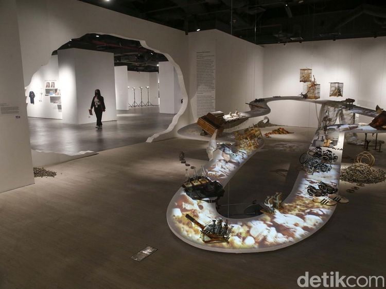 Jelajahi Karya Seni Unik di Distrik Sarinah