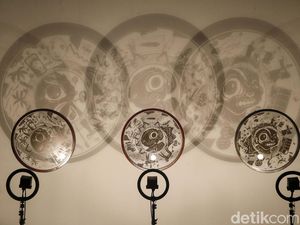 Menikmati Karya Seni Kontemporer di Pameran Terbaru Distrik Seni x Sarinah Menikmati Karya Seni Kontemporer di Pameran Terbaru Distrik Seni x Sarinah