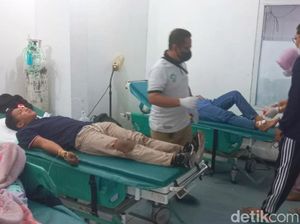 Mobil Travel yang Nyungsep ke Jurang Banyuwangi Angkut 2 Turis Jerman Mobil Travel yang Nyungsep ke Jurang Banyuwangi Angkut 2 Turis Jerman