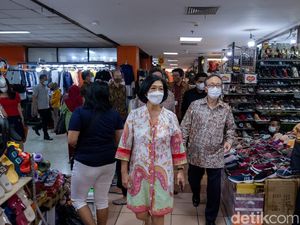 Momen Hironori Kamezawa Lawatan ke Pasar Pagi Mangga Dua