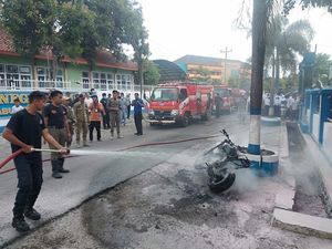Dipakai Jemput Anak Sekolah, Motor Warga Karanganyar Terbakar