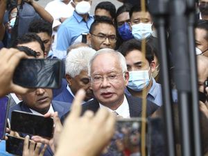 Najib Razak Masuk Rumah Sakit, Sidang Korupsi 1MDB Ditunda Najib Razak Masuk Rumah Sakit, Sidang Korupsi 1MDB Ditunda