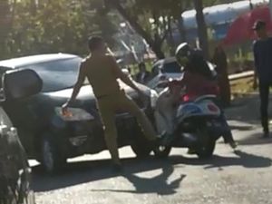 Kronologi Pria ASN Sinjai Tendang Pemotor Perempuan hingga Terjatuh Kronologi Pria ASN Sinjai Tendang Pemotor Perempuan hingga Terjatuh