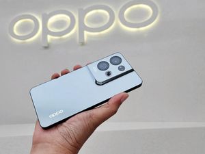 Unboxing Oppo Reno 8 Pro 5G, Kameranya Siap Lawan iPhone 14