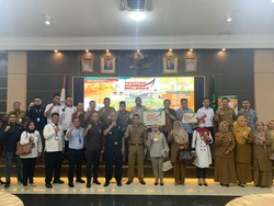 Ada Tanding Bola Kepala Daerah Vs Selebritis FC di UMKM Sumbar Malagak