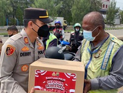 Sopir Angkot-Ojek Terdampak BBM di Muara Baru Diberi Bantuan Beras-Sembako