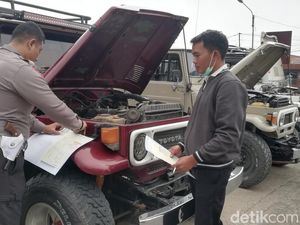 Polres Pasuruan Cek 54 Jip Bromo, Separuhnya Tak Punya Lampu Kabut Polres Pasuruan Cek 54 Jip Bromo, Separuhnya Tak Punya Lampu Kabut