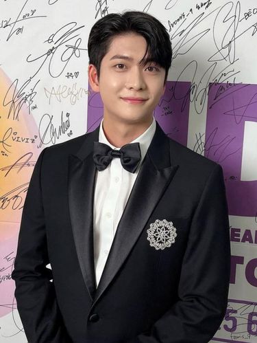 Potret menawan Kang Tae Oh yang dalam waktu dekat akan menjalani dinas wajib militer./ Foto: instagram.com/manofcreation_official