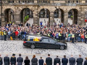 Aksi Trio Ganggu Iringan Jenazah Ratu Elizabeth Berakhir Dibekuk Polisi