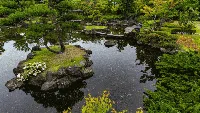Rileks Dulu di Tengah Taman-taman Jepang yang Ikonik