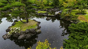 Rileks Dulu di Tengah Taman-taman Jepang yang Ikonik