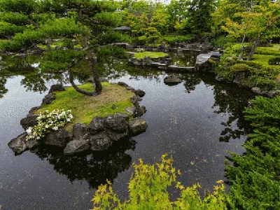 Rileks Dulu di Tengah Taman-taman Jepang yang Ikonik