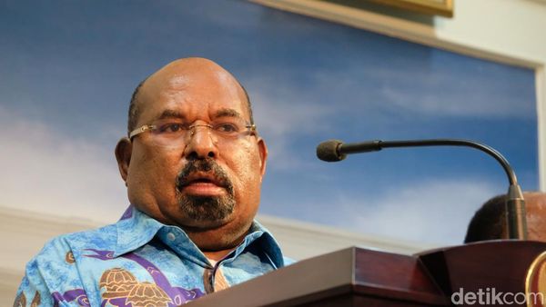 Potret Lukas Enembe, Gubernur Papua yang Jadi Tersangka Korupsi-Judi