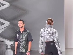 Tegang Banget! Lenggak-lenggok Raffi Ahmad di New York Fashion Week