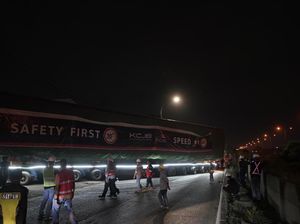 Rangkaian Kereta Inspeksi Kereta Cepat Meluncur ke Depo Tegalluar