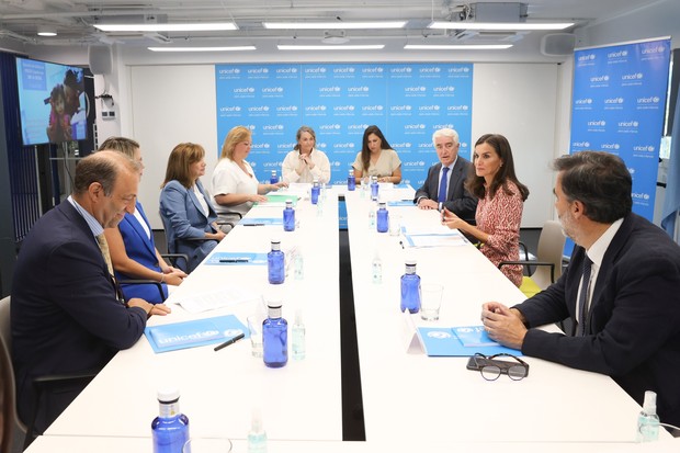 Ratu Letizia/ Foto: Casa de S.M el Rey Ratu Letizia mengenakan gaun Putri Leonor, Dandara printed shirt dress di acara UNICEF Spanyol, 27 Juli 2022