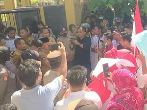 Kisah Syarifuddin; Nakes di NTB yang Mengabdi 10 Tahun Tapi Tak Digaji Kisah Syarifuddin; Nakes di NTB yang Mengabdi 10 Tahun Tapi Tak Digaji