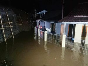 Sungai Ciwalung Meluap, Rumah Warga di Sukabumi Terendam
