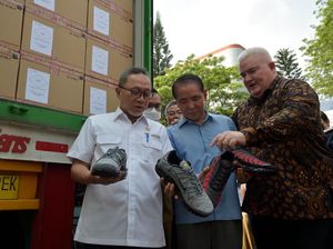 Mendag Zulhas Tinjau Pabrik Sepatu Nike di Tangerang Selatan
