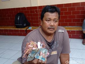 Curhat Penjaga SD Duit Puluhan Juta Dimakan Rayap: Semoga Bisa Ditukar Curhat Penjaga SD Duit Puluhan Juta Dimakan Rayap: Semoga Bisa Ditukar