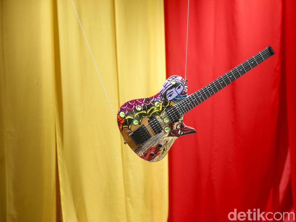 Chord Gitar Lagu Populer dari Juicy Luicy (Lantas, Tanpa Tergesa, Mawar Jingga)