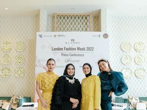 Wearing Klamby Bawa Kain Tenun Garut ke London Fashion Week 2022 Wearing Klamby Bawa Kain Tenun Garut ke London Fashion Week 2022