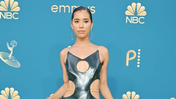 6 Artis Berbusana Terburuk di Emmy Awards 2022, Ada Idolamu?