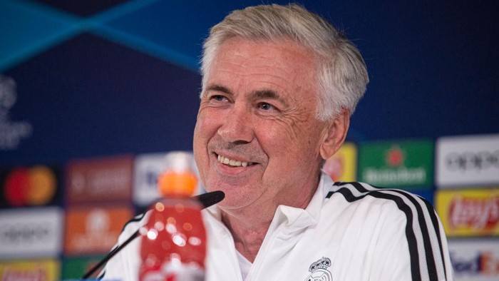 MADRID, SPAIN - SEPTEMBER 13: Real Madrid head coach Carlo Ancelotti Cf talks during a press conference ahead of their UEFA Champions League group F match against RB Leipzig at Estadio Santiago Bernabeu on September 13, 2022 in Madrid, Spain. (Photo by Alvaro Medranda/Eurasia Sport Images/Getty Images)