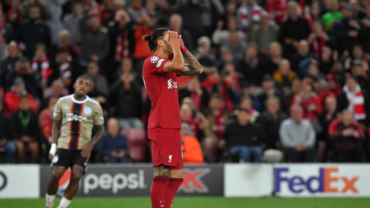Darwin Nunez membuang peluang saat menghadapi Ajax Amsterdam (Foto: CameraSport via Getty Images/Dave Howarth - CameraSport)