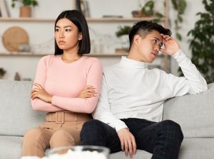 8 Tanda-tanda Pria Bosan dengan Pasangan Terlihat dari Sikapnya 8 Tanda-tanda Pria Bosan dengan Pasangan Terlihat dari Sikapnya
