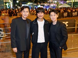 Jung Woo Sung, Kim Nam Gil, dan Kim Jun Han Disambut Penuh Cinta di Toronto Jung Woo Sung, Kim Nam Gil, dan Kim Jun Han Disambut Penuh Cinta di Toronto