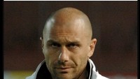 Ragam meme Conte botak meramaikan lini masa usai Tottenham kalah. Foto: dok. Twitter