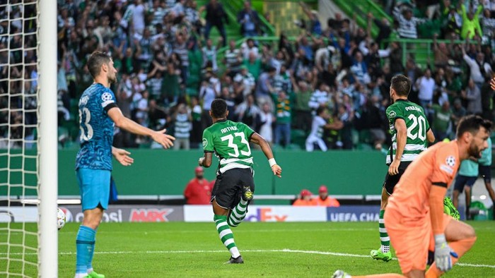 LISBON, PORTUGAL - SEPTEMBER 13: Arthur Gomes of Sporting CP celebrates after scores his sides second goal during the UEFA Champions League group D match between Sporting CP and Tottenham Hotspur at Estadio Jose Alvalade on September 13, 2022 in Lisbon, Portugal. (Photo by Octavio Passos/Getty Images)
