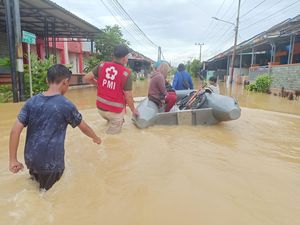 30 Ruas Jalan di Samarinda Terendam Banjir, Kendaraan Sulit Melintas