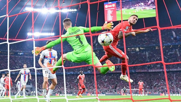 13 September 2022, Bavaria, Munich: Soccer: Champions League, Bayern Munich - FC Barcelona, Group Stage, Group C, Matchday 2 at Allianz Arena. Lucas Hernandez (r) of Munich scores against Marc-Andre ter Stegen of Barcelona to make it 1:0. Photo: Sven Hoppe/dpa (Photo by Sven Hoppe/picture alliance via Getty Images)