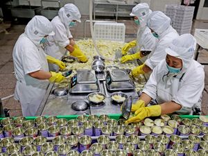 Nih Cara China Racik Buah Persik untuk Diekspor