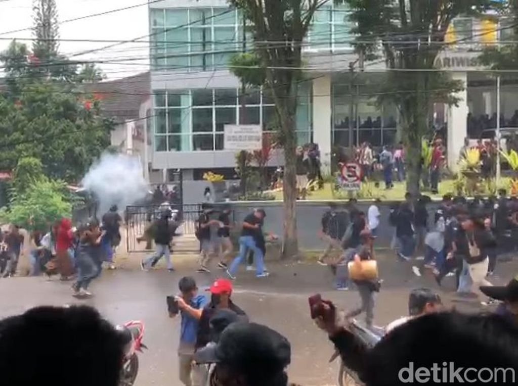 Demo Sidang Sengketa Lahan di Torut Ricuh, Massa Lempar Batu ke Polisi