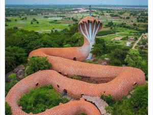 Absurd Sih, Tapi Gedung-gedung Ini Bukan Hasil Photoshop Lho