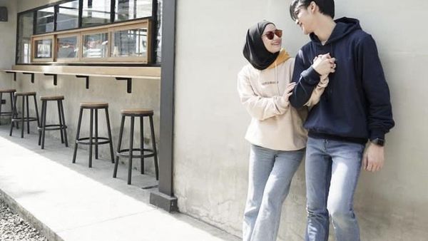 10 Momen Romantis Dinda Hauw dan Rey Mbayang Saat Makan Bareng
