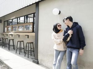 10 Momen Romantis Dinda Hauw dan Rey Mbayang Saat Makan Bareng 10 Momen Romantis Dinda Hauw dan Rey Mbayang Saat Makan Bareng