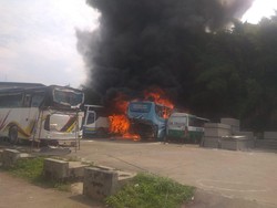 4 Unit Bus Terbakar di Kawasan Industri Sentul Bogor